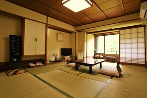 Japanese Room, 10 Tatami mats, Valley Side