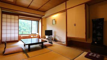 ํธ๋๋์
๋๋ฃธ, ๊ณ๊ณก ์ ๋ง (Japanese Style, 8 Tatami mats) | ์ฑ
์, ๋ฌด๋ฃ WiFi, ์นจ๋ ์ํธ