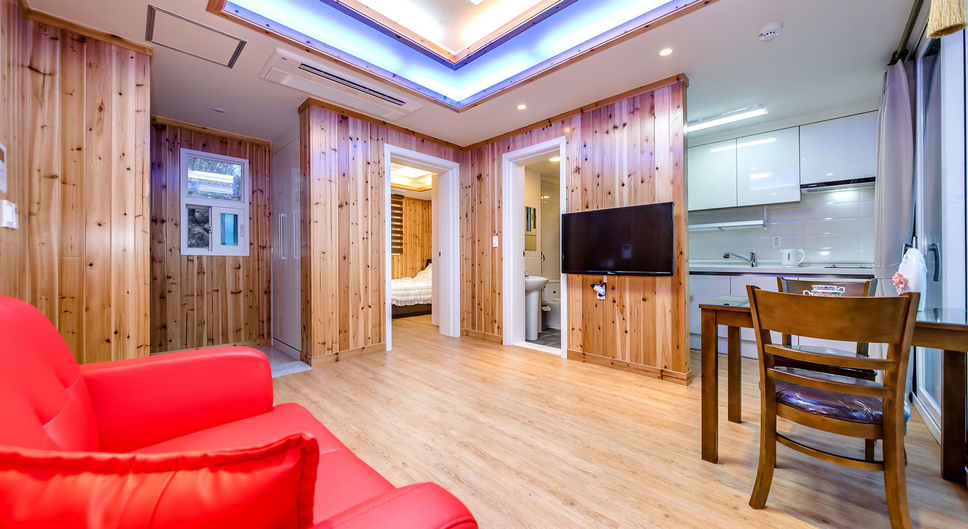 Soundproofing, free WiFi, bed sheets