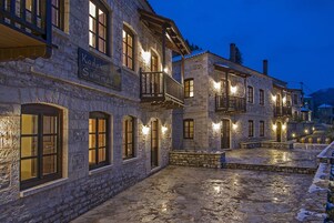 Fachada del alojamiento - Noche