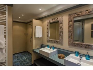 Bathroom sink - Epoches Luxury Suites (Karpenisi)