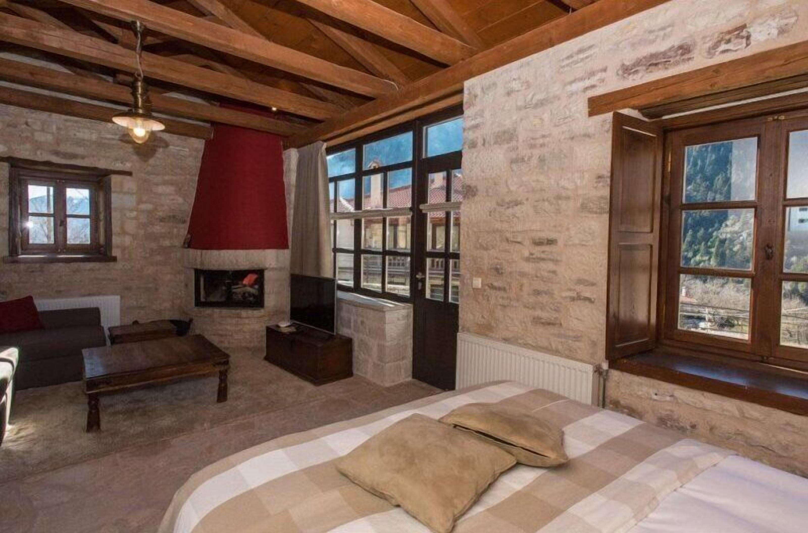 3 bedrooms, premium bedding, soundproofing, iron/ironing board