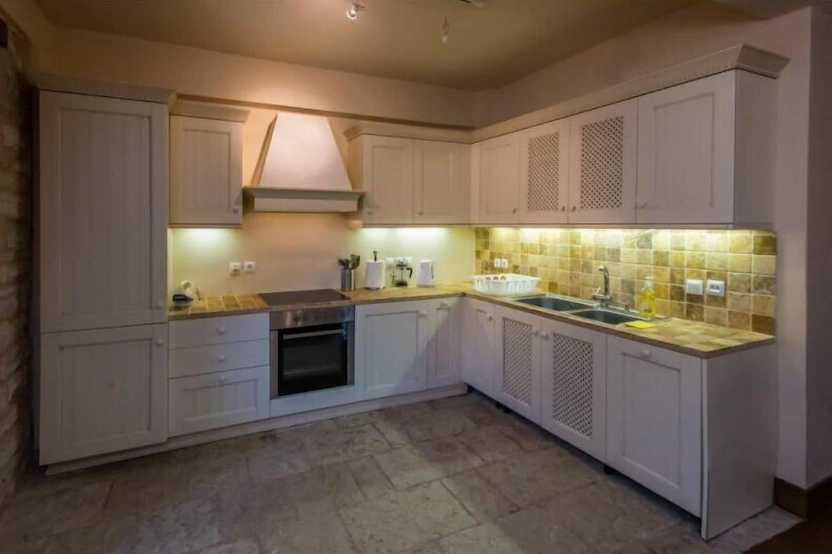 double room | private kitchen | full-sized fridge, oven, stovetop, dishwasher
