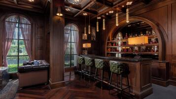 Bar (trong khuôn viên)