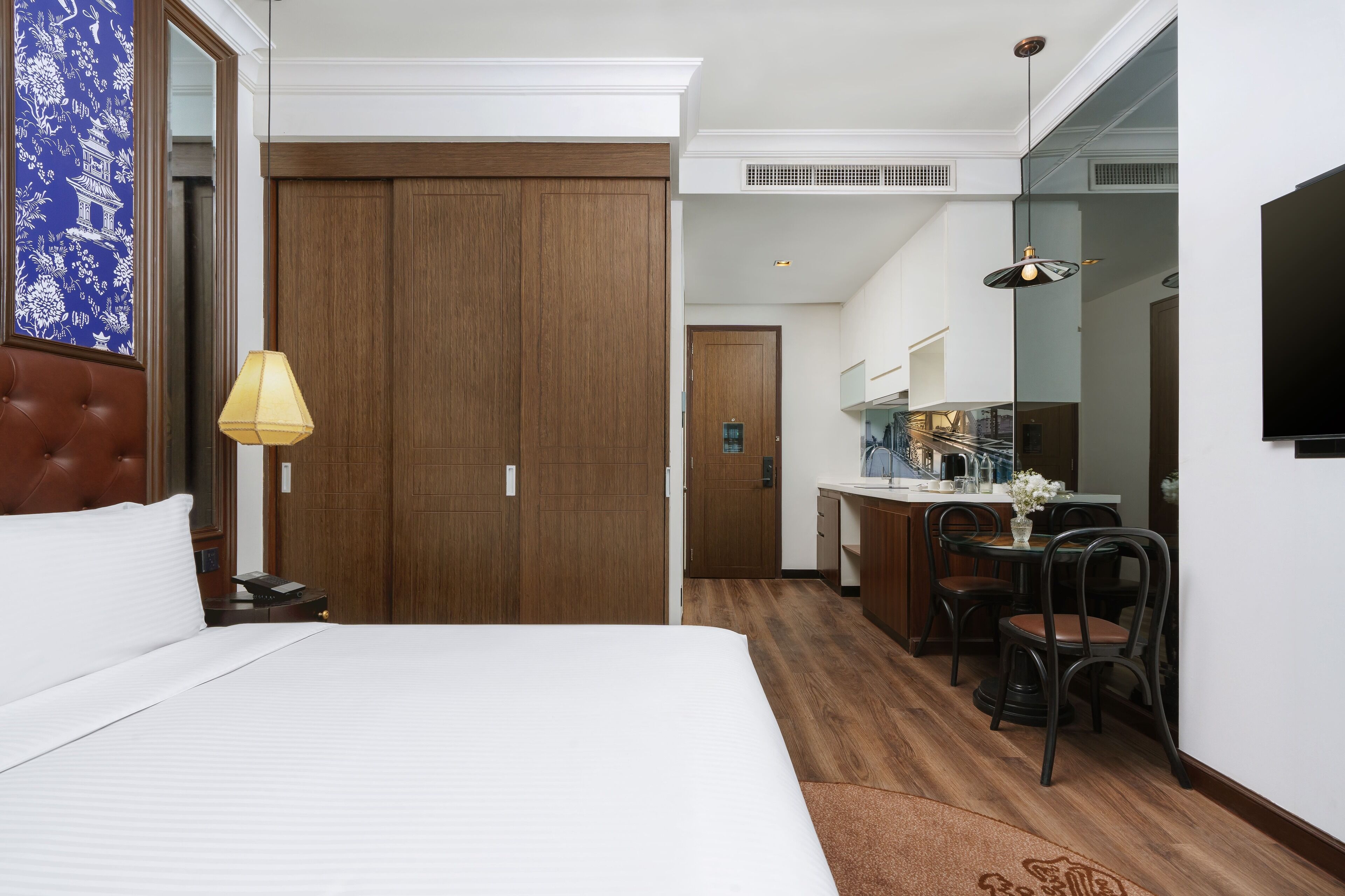 Studio Superior, 1 giường cỡ king, quang cảnh thành phố | Bộ đồ giường kháng dị ứng, két bảo mật tại phòng, trang trí khác biệt 