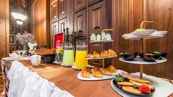 Daily buffet breakfast (THB 330 per person)