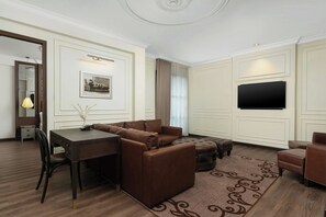 スイート 1 ベッドルーム 禁煙 シティビュー | 低刺激性寝具、セーフティボックス (室内)、客室ごとに異なる装飾、アイロン / アイロン台