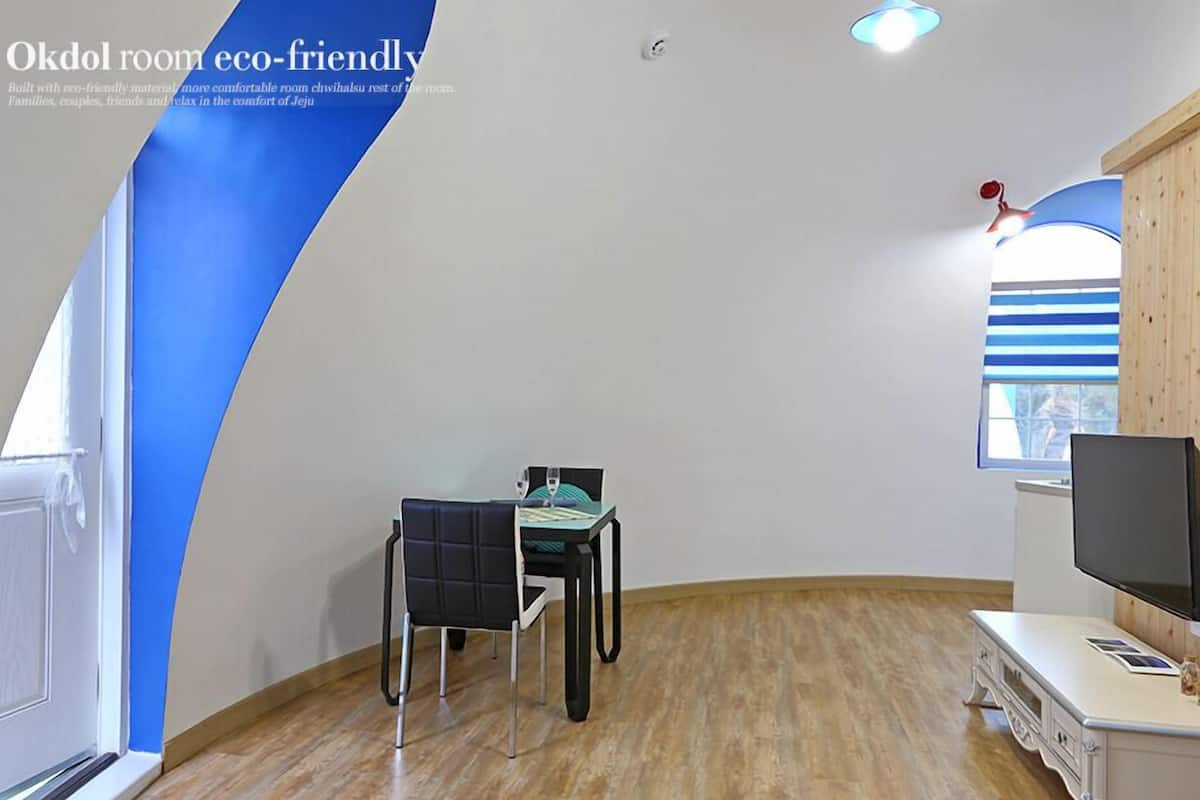 Okdol 7 (Ondol, 1 Bedroom) | Living area | Flat-screen TV