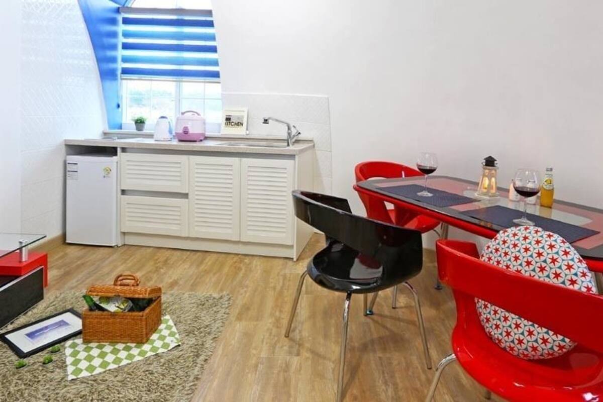 Okdol 8 (1 Bedroom) | Repas dans la chambre