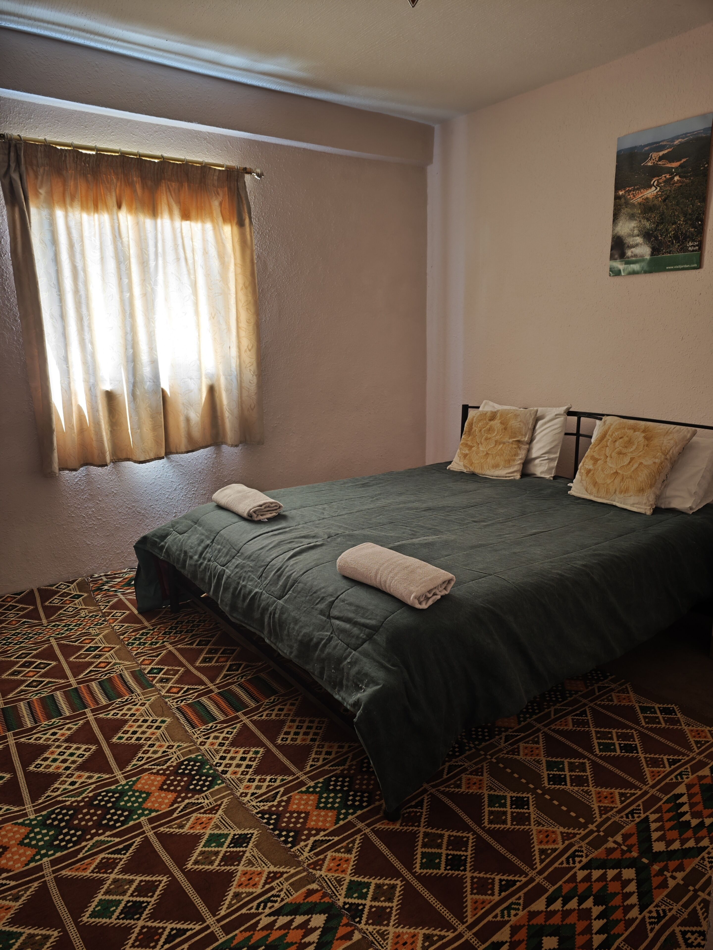 double room | free wifi, bed sheets