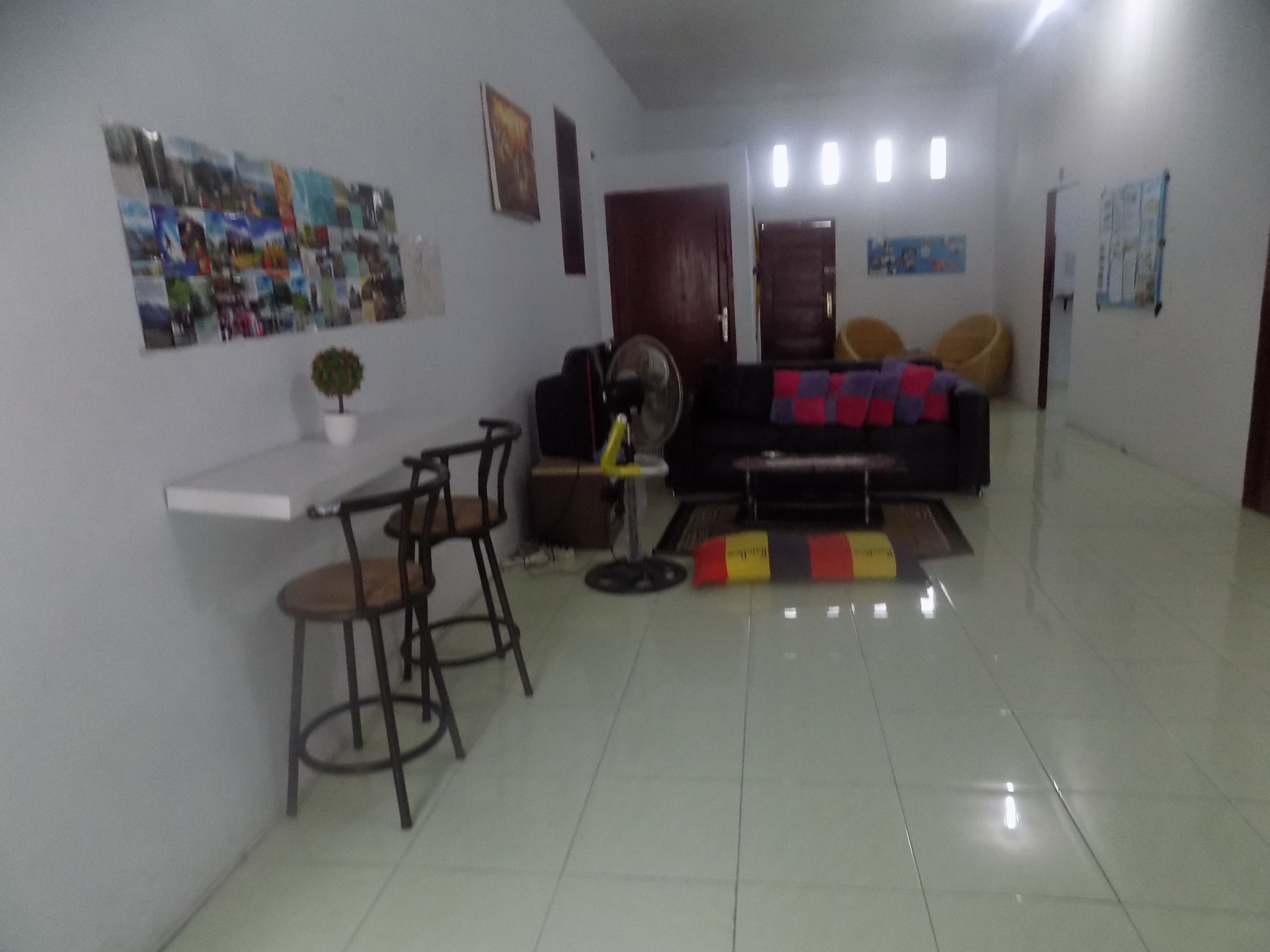 Meja kerja dan Wi-Fi gratis