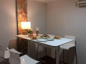 傳統客房 (1 Double bed + 3 Futons, Whole House) | 房內用餐