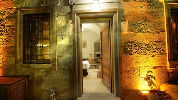 Arched Suite | Free minibar, in-room safe, soundproofing, free WiFi