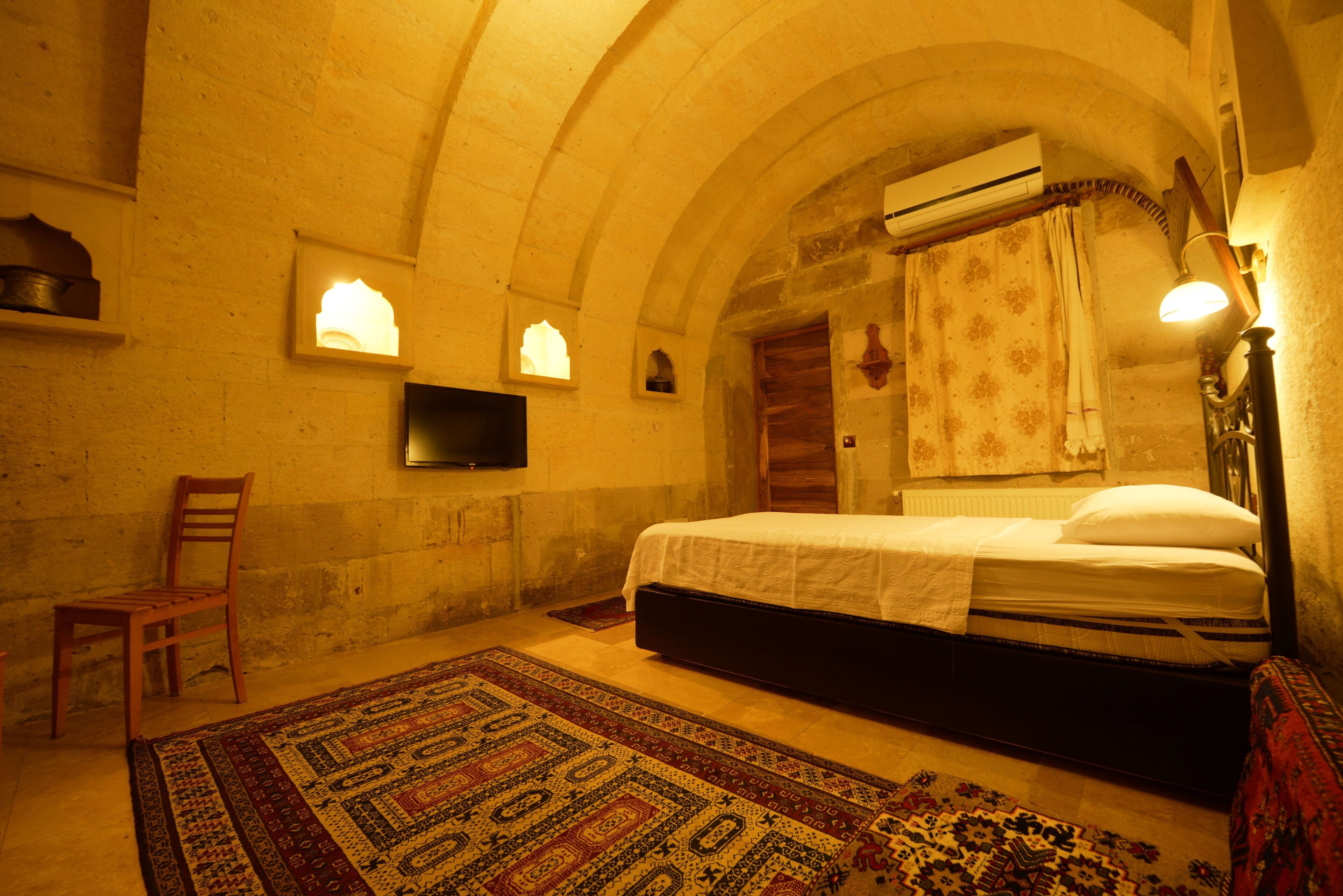 arched suite | free minibar, in-room safe, soundproofing, free wifi