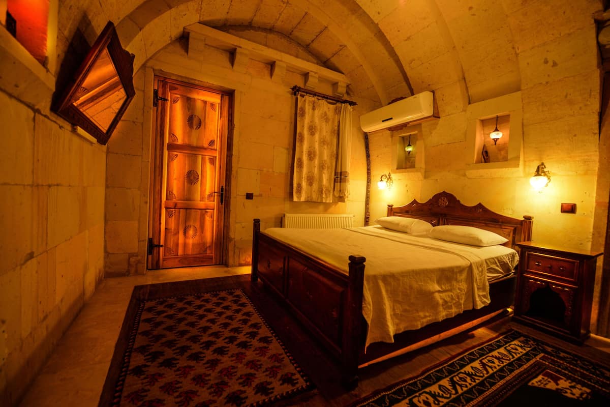 Free minibar, in-room safe, soundproofing, free WiFi