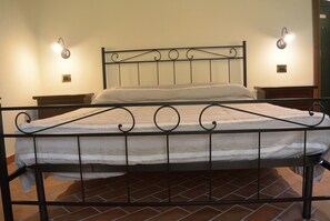 Superior Apartment | Premium bedding, free cots/infant beds, free WiFi