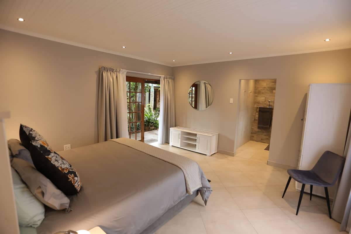 Deluxe Room (Honeymoon) | Bed sheets, wheelchair access