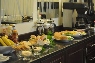 Free daily buffet breakfast