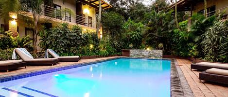 2 piscinas al aire libre, tumbonas