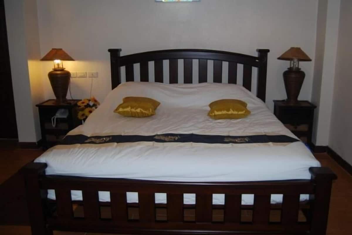 Free WiFi, bed sheets