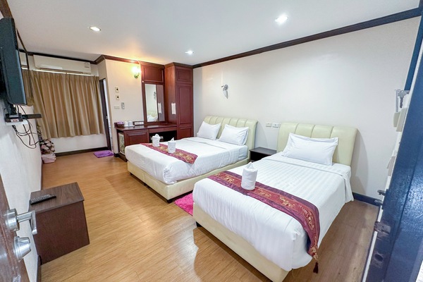 Deluxe Double or Twin Room | Free WiFi, bed sheets