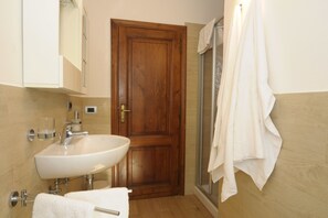 Family Room, 1 Bedroom | Bathroom - Da Piero e Paola (Arezzo)