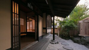 บ้านพักทราดิชันนัล (TSURUMI)