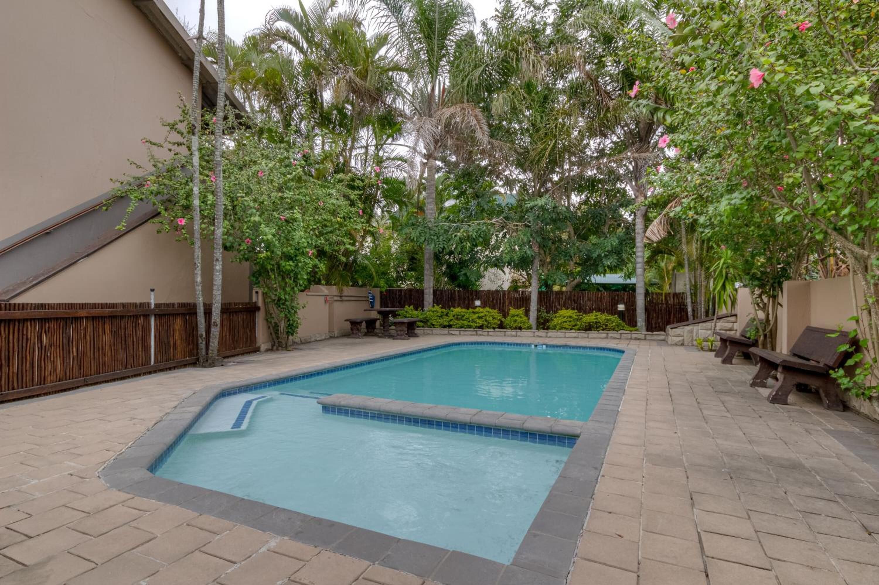 Outdoor pool, pool loungers