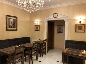 Daily continental breakfast for a fee - Swan Hotel (Baku)