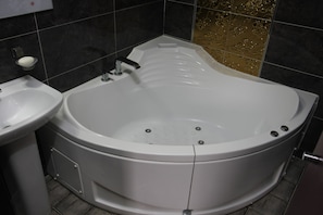 Standard Double Room | Bathroom