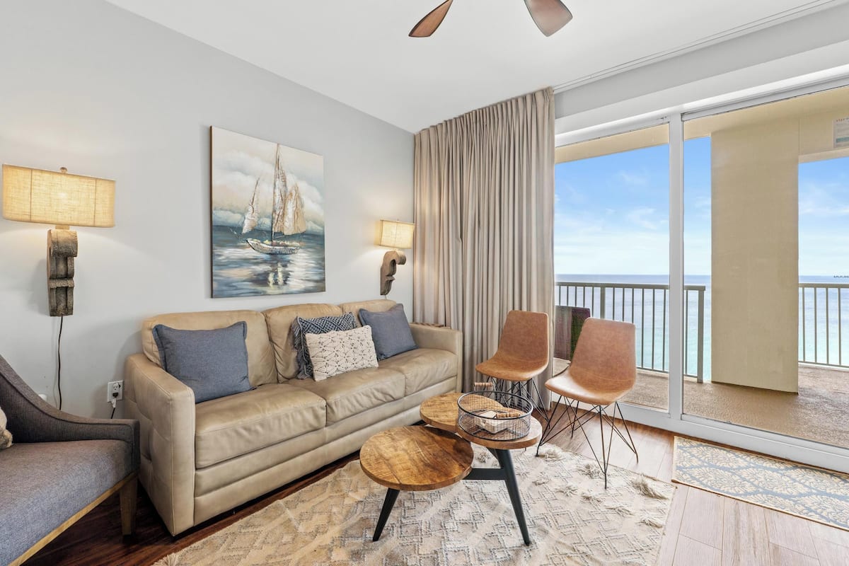 Condo, 3 Bedrooms, Ocean View (1-1709) | Coin séjour | Télévision LCD de 40 pouces avec chaînes numériques, télévision