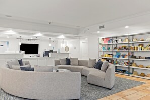 Lobby sitting area - Grand Panama Beach Resort by Panhandle Getaways (Panama City Beach)