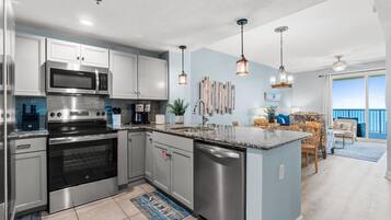 Apartment, 2 Schlafzimmer, Meerblick (1-2003) | Eigene Küche | Großer Kühlschrank, Mikrowelle, Ofen, Herdplatte