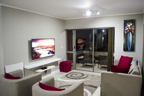 Télévision à écran plat de 55 pouces avec chaînes par satellite