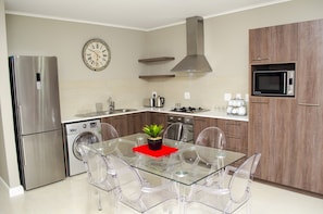 Apartment, 2 Schlafzimmer | Eigene Küche | Großer Kühlschrank, Mikrowelle, Wasserkocher mit Kaffee-/Teezubehör