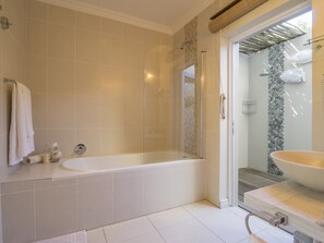 Rainfall showerhead, free toiletries, hair dryer, towels