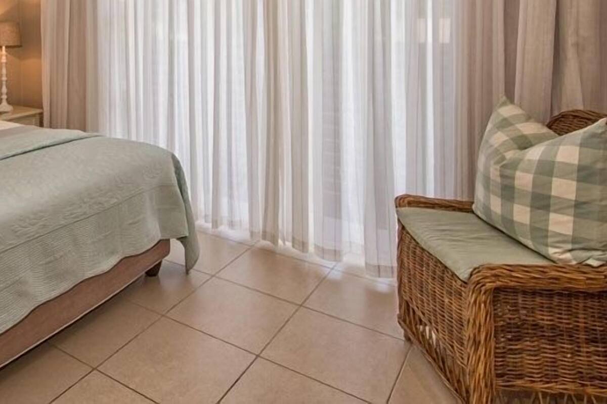 Comfort Room (Twin/King Bed / Lounge) | Egyptian cotton sheets, premium bedding, pillowtop beds, in-room safe