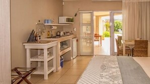Egyptian cotton sheets, premium bedding, pillowtop beds, in-room safe - Bahari Beach House (Plettenberg Bay)