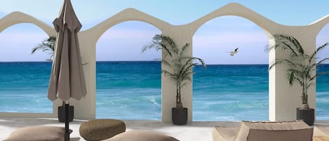 Una piscina al aire libre de temporada