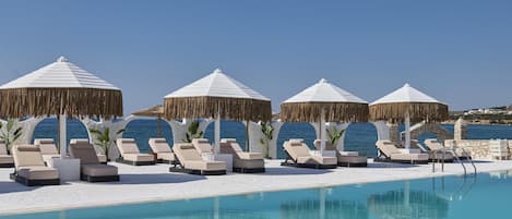 Piscine extérieure en saison