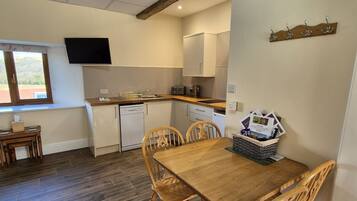 Apartemen, ensuite (Two bedroom) | Tempat makan