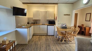 Apartment, Ensuite (Two bedroom) | Private kitchen