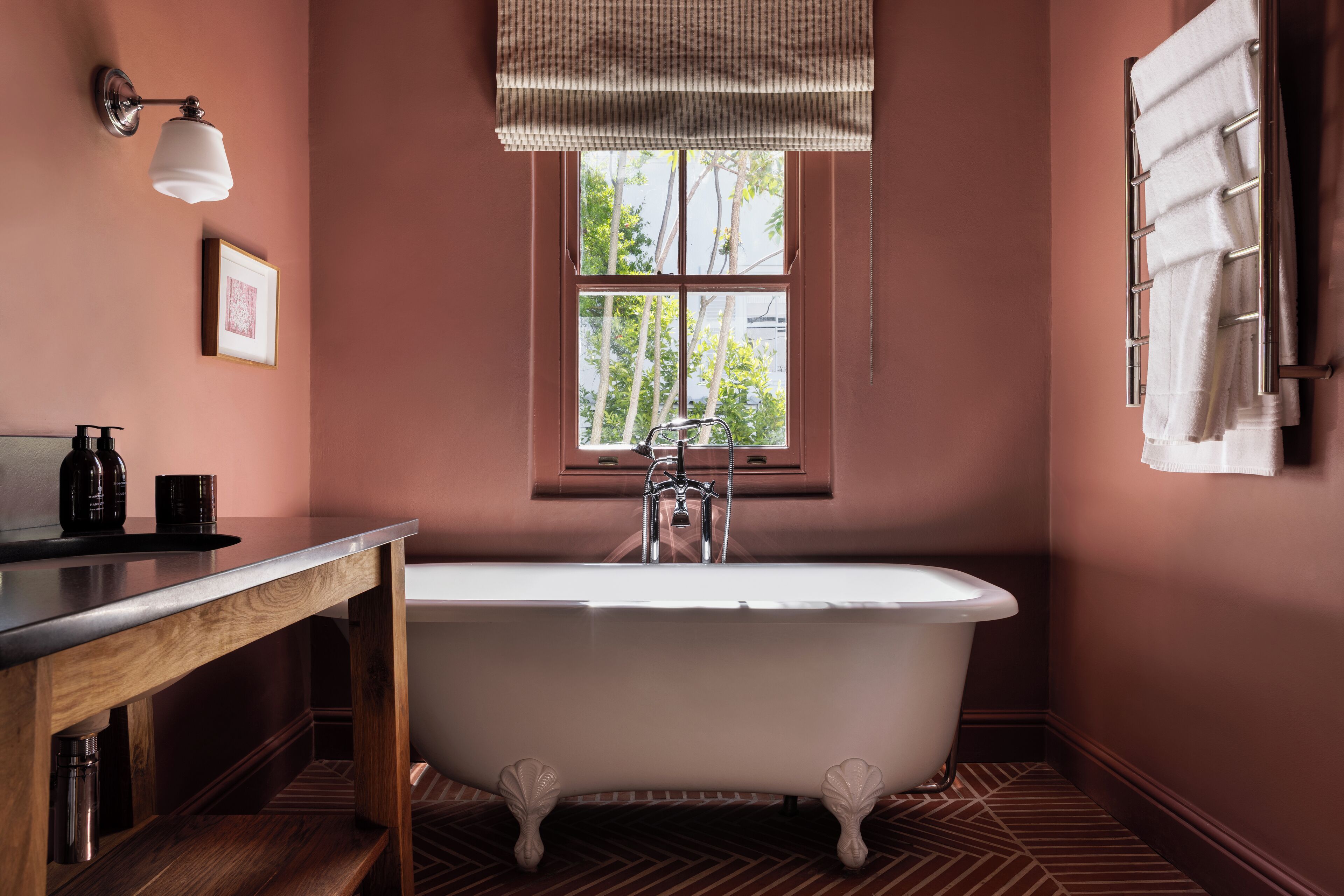 Douche, articles de toilette gratuits, sèche-cheveux