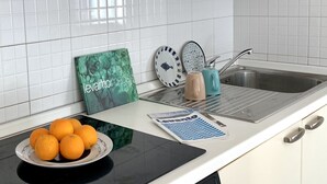 Apartamento, 1 quarto, acessível, vista para o oceano (Piazza Colombo 7) | Cozinha privada | Máquina de café expresso, cafeteira/chaleira, geladeira, fogão