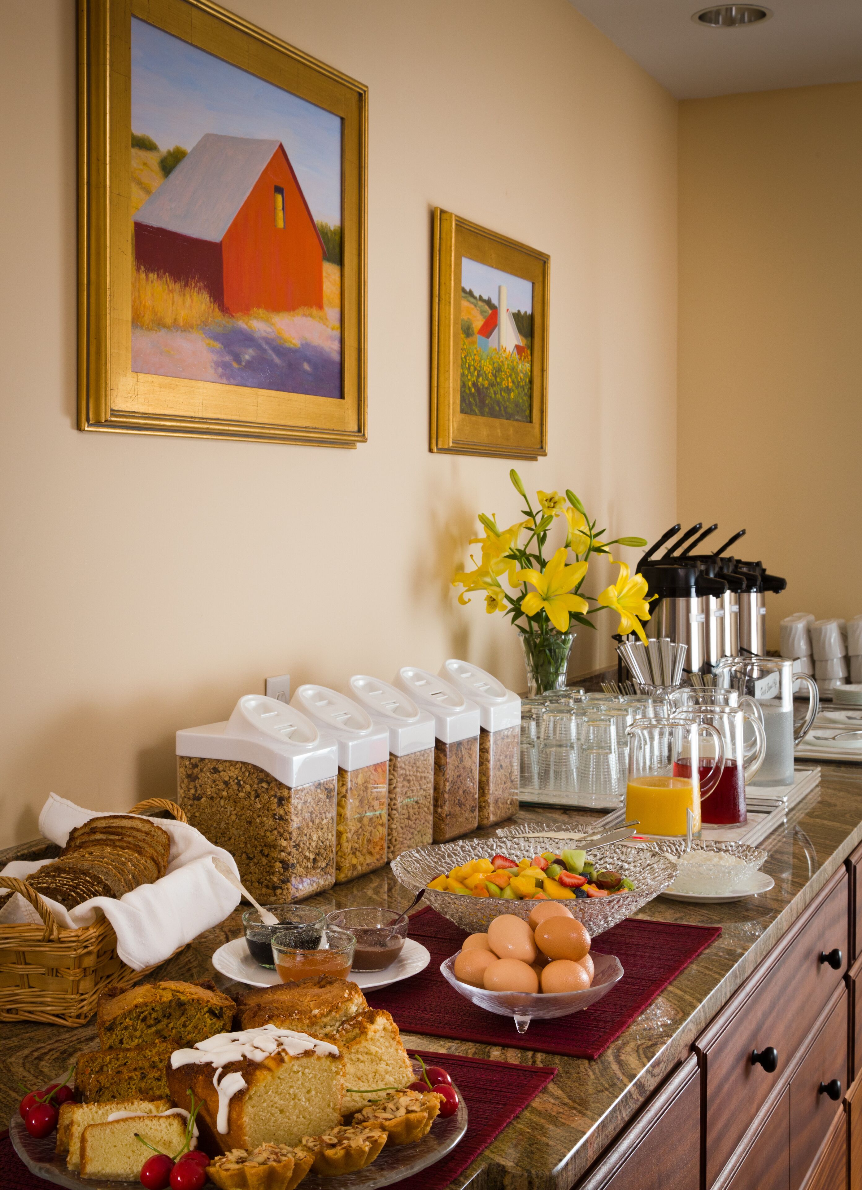 Free daily continental breakfast 