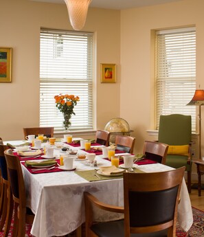 Free daily continental breakfast