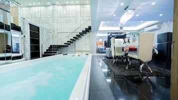 Luxury Loft, 2 Bedrooms, Private Pool | In-room dining