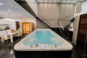 Executive Suite, 1 King Bed, Private Pool | 2 bedrooms, Egyptian cotton sheets, premium bedding, down comforters