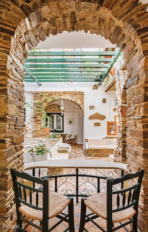 标准双人房 | 庭院景观. 沃里阿德斯酒店