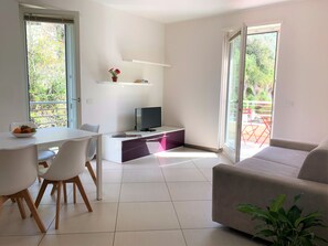 Appartamento, 2 camere da letto (Via Prealba, 6, Levanto) | Area soggiorno | TV a schermo piatto